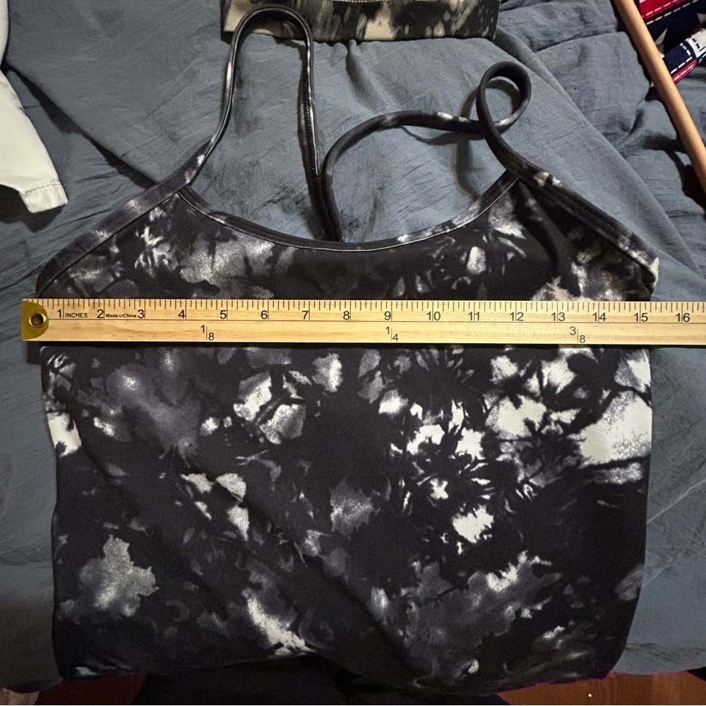 Lululemon Black and White Tie-Dye Tank Top size 8 Great Condition - Picture 4 of 4